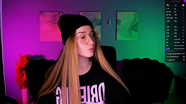 Snapshot of _kellykitten_ chatting on February 9, 2:32 pm kellykitten online show from February 9, 2:32 pm