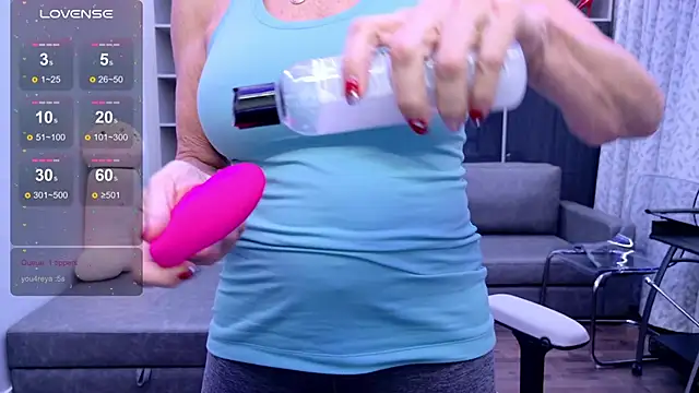 Snapshot of FitCougar chatting on December 23, 12:57 am FitCougar online show from December 23, 12:57 am