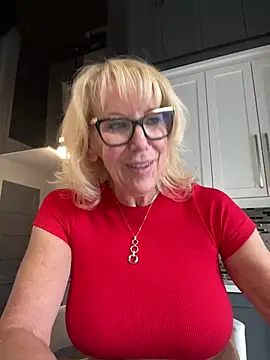 Snapshot of FitCougar chatting on March 22, 8:15 pm FitCougar online show from March 22, 8:15 pm