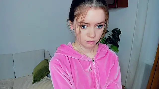 AngelesBenitz online show from December 21, 7:04 am