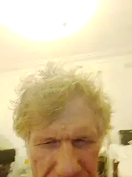 Snapshot of Hardwarelane67 chatting on November 27, 10:17 am Hardwarelane67 online show from November 27, 10:17 am