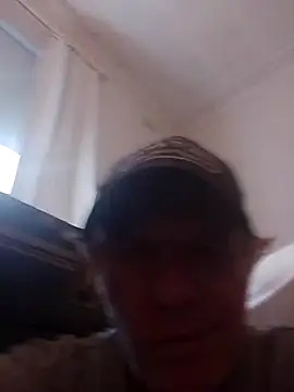 Snapshot of Hardwarelane67 chatting on December 1, 4:39 am Hardwarelane67 online show from December 1, 4:39 am