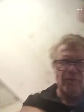 Snapshot of Hardwarelane67 chatting on March 18, 6:49 am Hardwarelane67 online show from March 18, 6:49 am