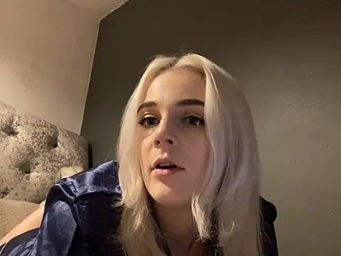 BellaJade  online show from November 18, 6:45 pm