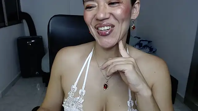 Annie Cervantez online show from July 3, 10:10 am