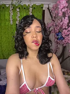 Esmerald 1111 online show from April 14, 10:10 am