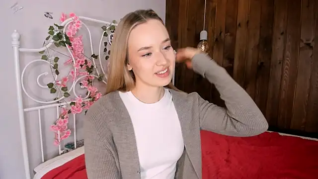 Snapshot of KristleKirst chatting on November 27, 3:03 pm KristleKirst online show from November 27, 3:03 pm