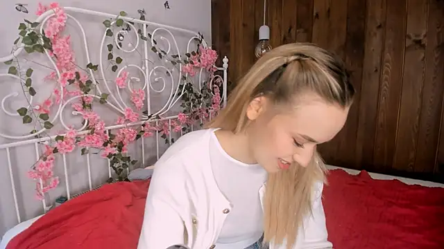 Snapshot of KristleKirst chatting on November 28, 11:13 am KristleKirst online show from November 28, 11:13 am