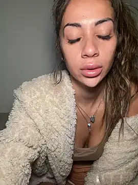 Snapshot of Badcrystal chatting on February 5, 10:20 am Badcrystal online show from February 5, 10:20 am