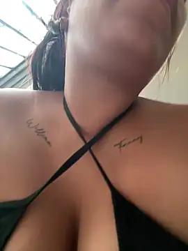 Snapshot of ArielleMillerr- chatting on May 27, 5:21 pm ArielleMillerr- online show from May 27, 5:21 pm
