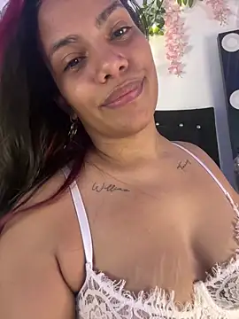 Snapshot of ArielleMillerr- chatting on June 5, 5:51 pm ArielleMillerr- online show from June 5, 5:51 pm
