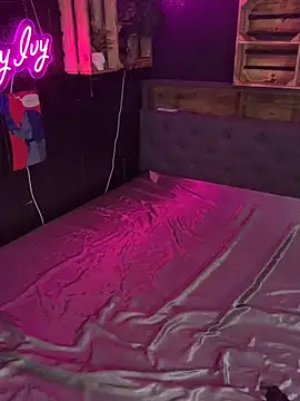 Shy-Ivy online show from November 25, 9:15 pm