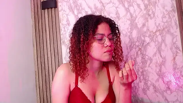 Snapshot of Annie_Chers chatting on November 18, 4:17 am Annie Chers online show from November 18, 4:17 am