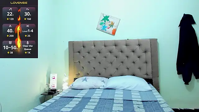 Snapshot of blorelopez chatting on February 13, 9:44 pm blorelopez online show from February 13, 9:44 pm