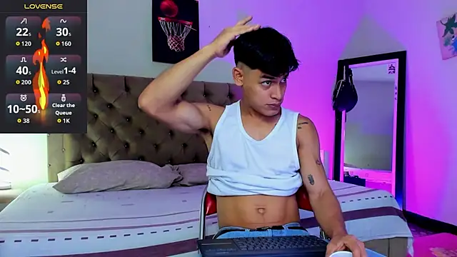 Snapshot of blorelopez chatting on February 25, 1:32 pm blorelopez online show from February 25, 1:32 pm