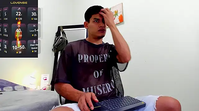 Snapshot of blorelopez chatting on March 20, 7:52 pm blorelopez online show from March 20, 7:52 pm