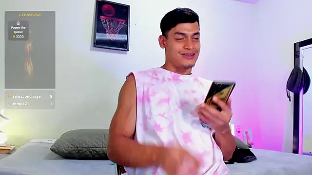 Snapshot of blorelopez chatting on April 18, 7:58 pm blorelopez online show from April 18, 7:58 pm