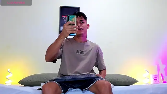 Snapshot of blorelopez chatting on April 23, 3:47 pm blorelopez online show from April 23, 3:47 pm