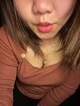 Snapshot of Sunset-yll chatting on February 9, 10:25 pm Sunset-yll online show from February 9, 10:25 pm