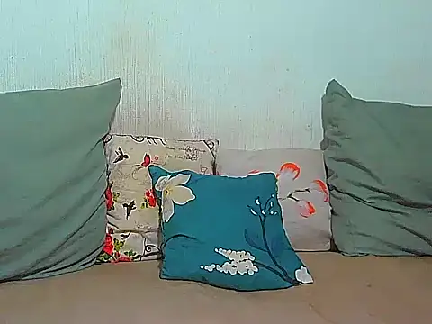 BrunetteNaomi8 online show from April 8, 8:09 pm