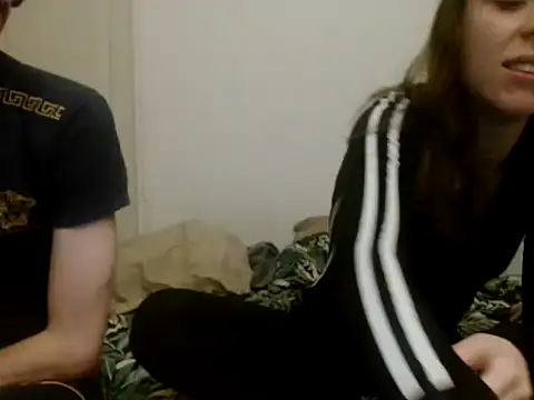 Snapshot of DuoDesir1 chatting on February 22, 6:39 pm DuoDesir1 online show from February 22, 6:39 pm