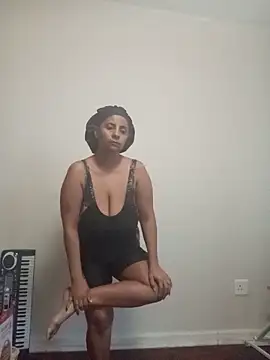 LaReineCleo online show from June 4, 5:46 am