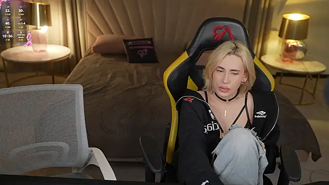 Kara cat online show from March 17, 3:48 pm