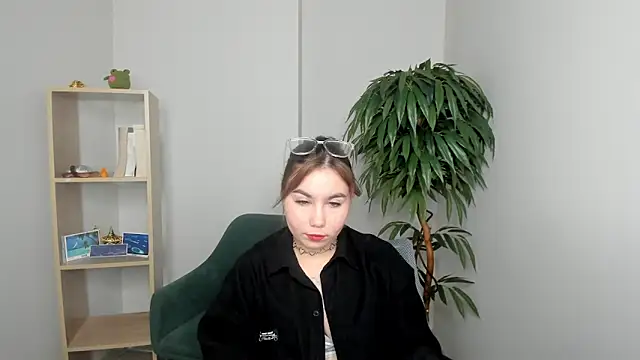 Snapshot of LaneUmanzor chatting on November 19, 10:37 am LaneUmanzor online show from November 19, 10:37 am