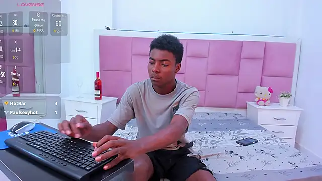 Snapshot of NoahJhonson69 chatting on November 26, 7:04 pm NoahJhonson69 online show from November 26, 7:04 pm