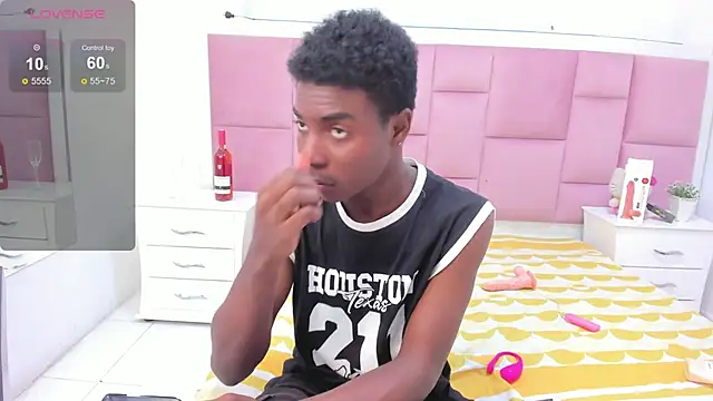 NoahJhonson69 online show from December 2, 6:58 pm