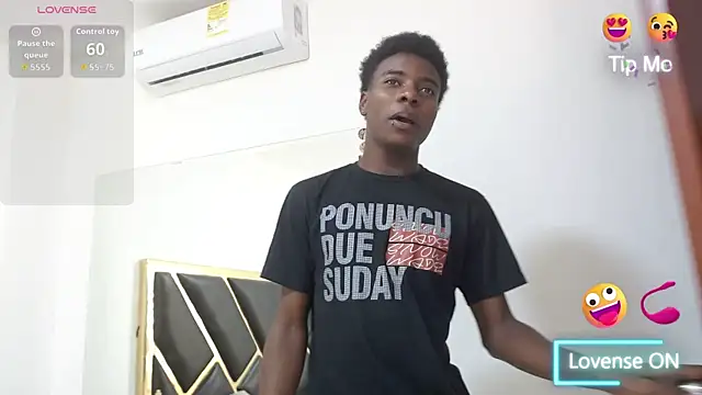 NoahJhonson69 online show from April 1, 11:33 am