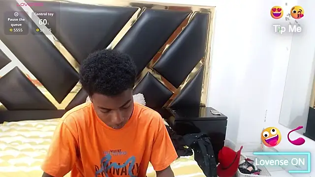 NoahJhonson69 online show from April 5, 11:40 am