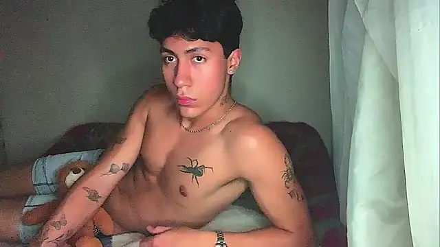 Snapshot of lyonjared_ chatting on December 2, 1:44 am lyonjared online show from December 2, 1:44 am