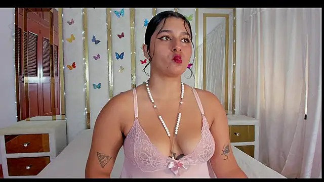 Snapshot of MeganBrounette chatting on December 1, 2:11 pm MeganBrounette online show from December 1, 2:11 pm