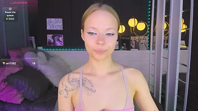 lucy loy online show from March 8, 4:00 pm