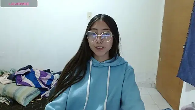 Snapshot of Nanylux chatting on April 23, 4:14 am Nanylux online show from April 23, 4:14 am