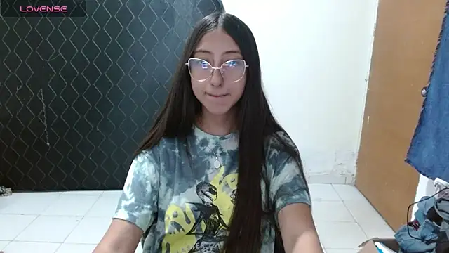 Snapshot of Nanylux chatting on May 3, 3:56 am Nanylux online show from May 3, 3:56 am