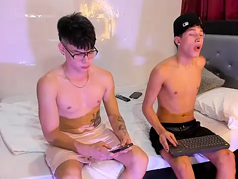 Snapshot of Handsome_boys69 chatting on November 20, 2:45 am Handsome boys69 online show from November 20, 2:45 am