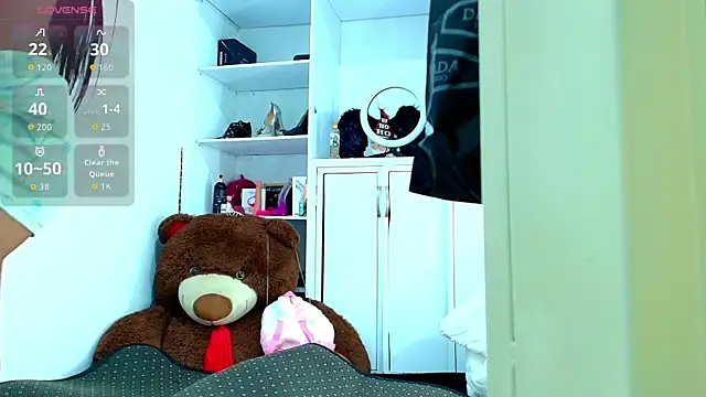 mia fernand online show from November 18, 10:36 pm