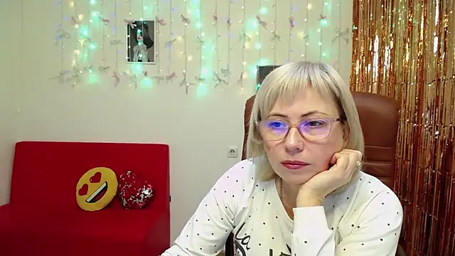 LaurenWishy online show from January 11, 6:18 am