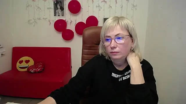 LaurenWishy online show from January 16, 1:04 pm