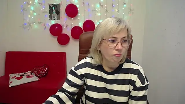 LaurenWishy online show from January 17, 6:07 am