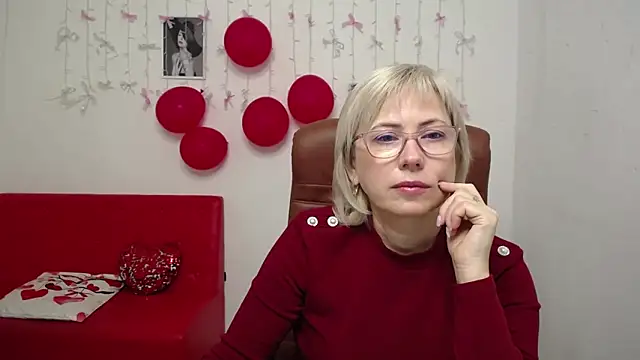 LaurenWishy online show from January 18, 5:55 am