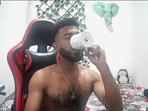 alberthot11 online show from December 4, 5:06 am