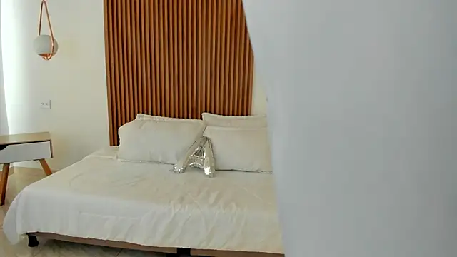 Alaska deluxe online show from January 11, 9:09 pm