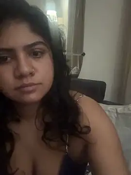 TiaBella  online show from February 23, 9:45 pm