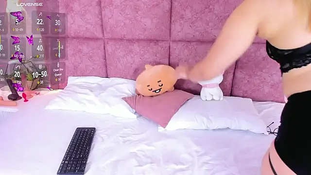 NathalieRoss1 online show from April 10, 5:56 am