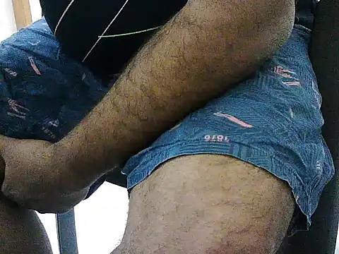 Snapshot of blue_roy chatting on December 1, 4:12 pm blue roy online show from December 1, 4:12 pm