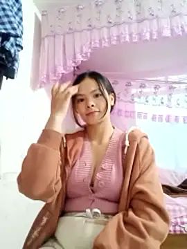 quynhquynh  online show from January 16, 2:26 am