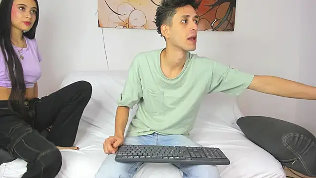 dracke and zara online show from December 18, 12:11 pm